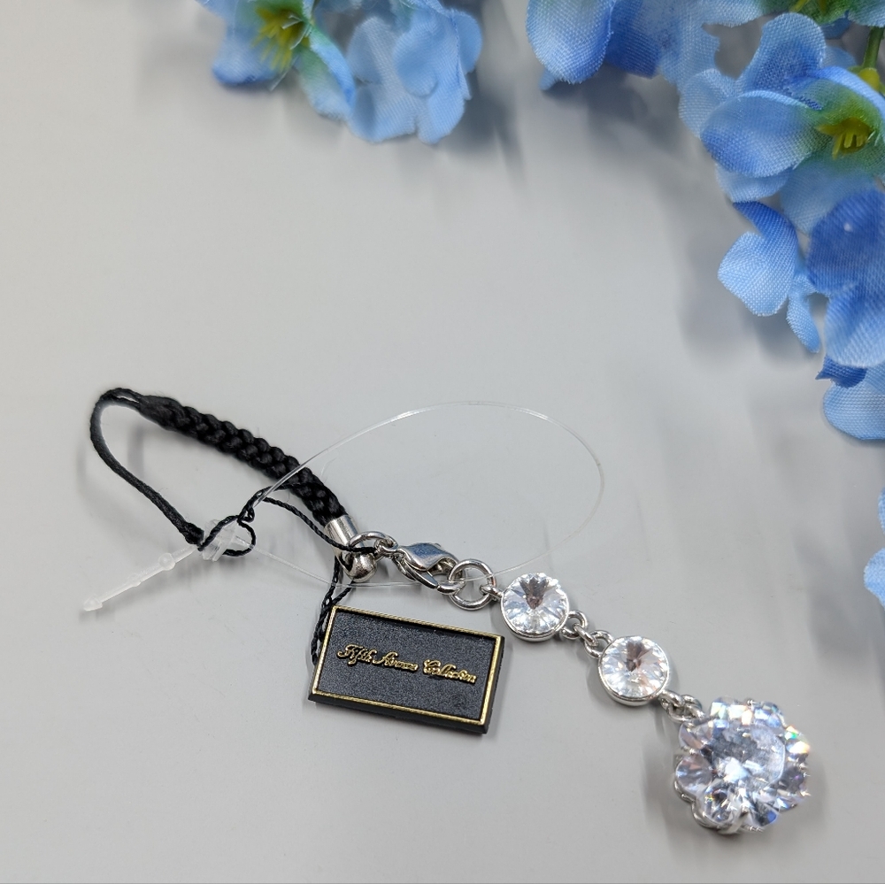 Fifth Avenue Collection Vintage Elegant Silver Pendant with Crystal Accents